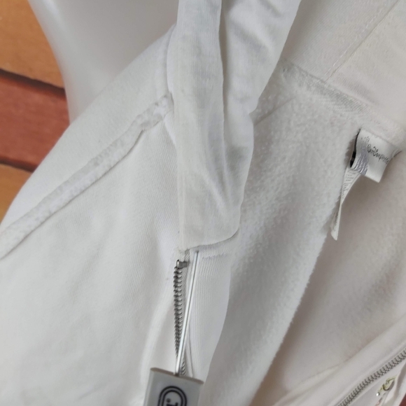 𝅺Walt Disney World Minnie Mouse zipped hoodie - Picture 8 of 9